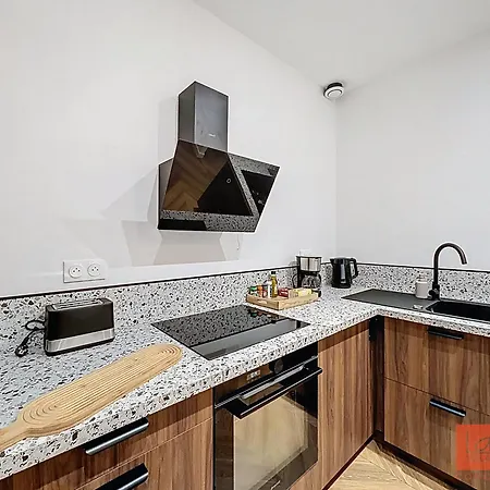 Le Parvis - Vieille Face Cathedrale *