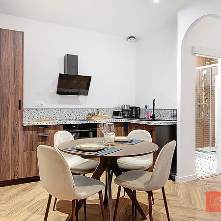 Le Parvis - Vieille Face Cathedrale